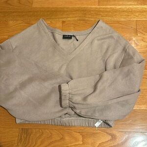 Cropped beige ballon sleeve sweater